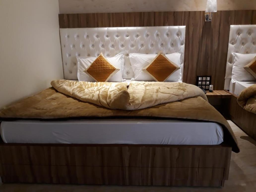 Hari Niwas - A Boutique Garden Resort Ábú-hegy Kültér fotó