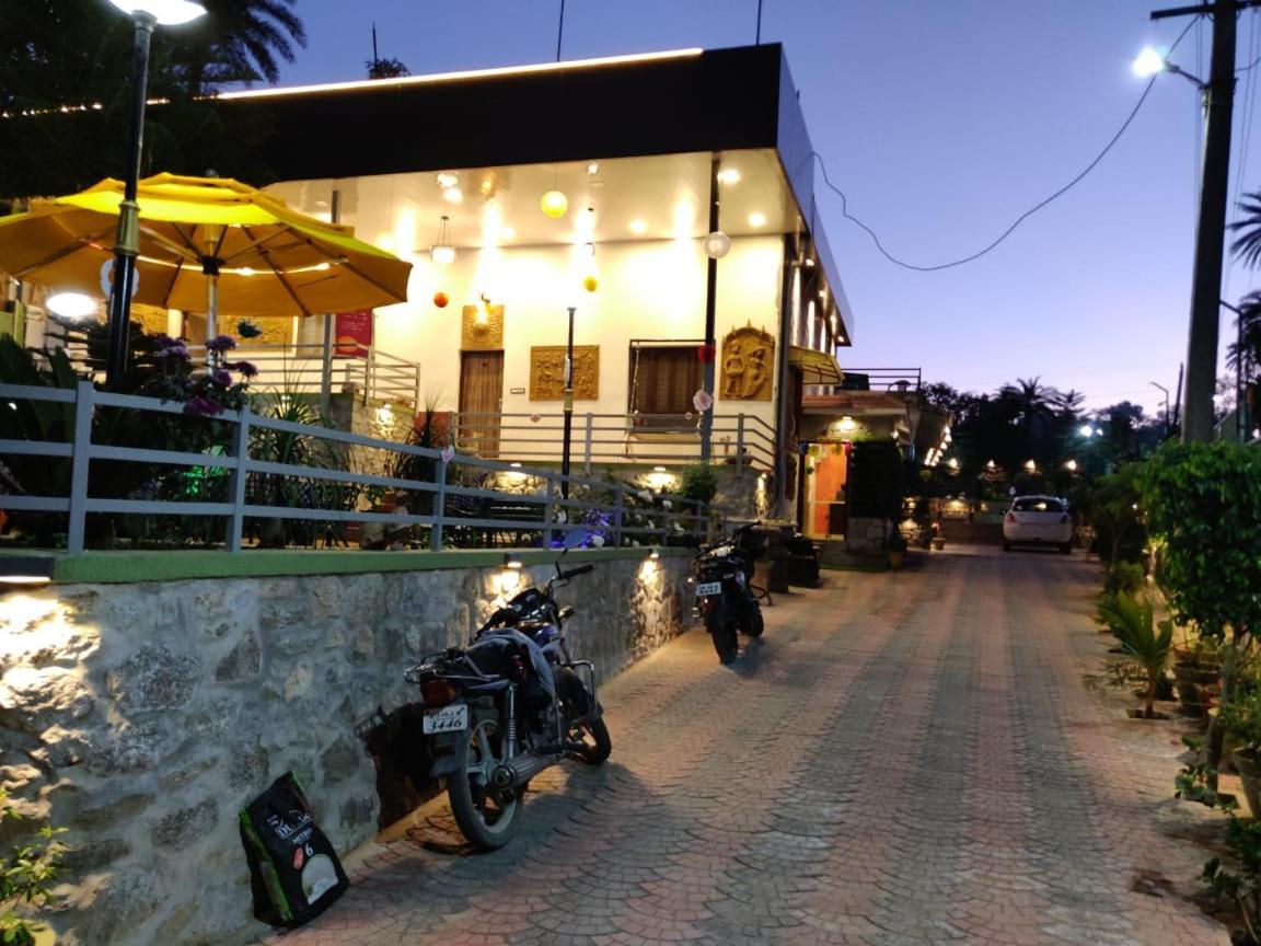 Hari Niwas - A Boutique Garden Resort Ábú-hegy Kültér fotó