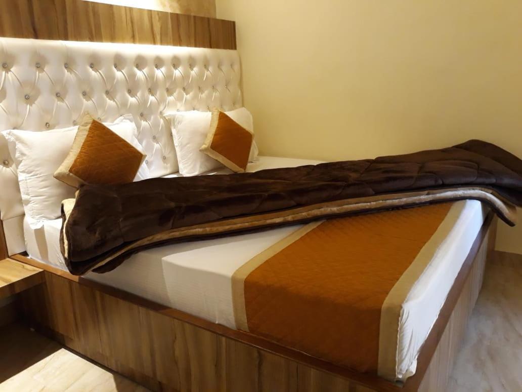 Hari Niwas - A Boutique Garden Resort Ábú-hegy Kültér fotó