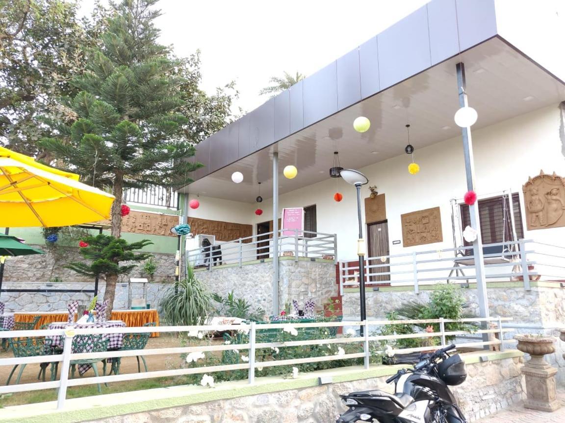 Hari Niwas - A Boutique Garden Resort Ábú-hegy Kültér fotó