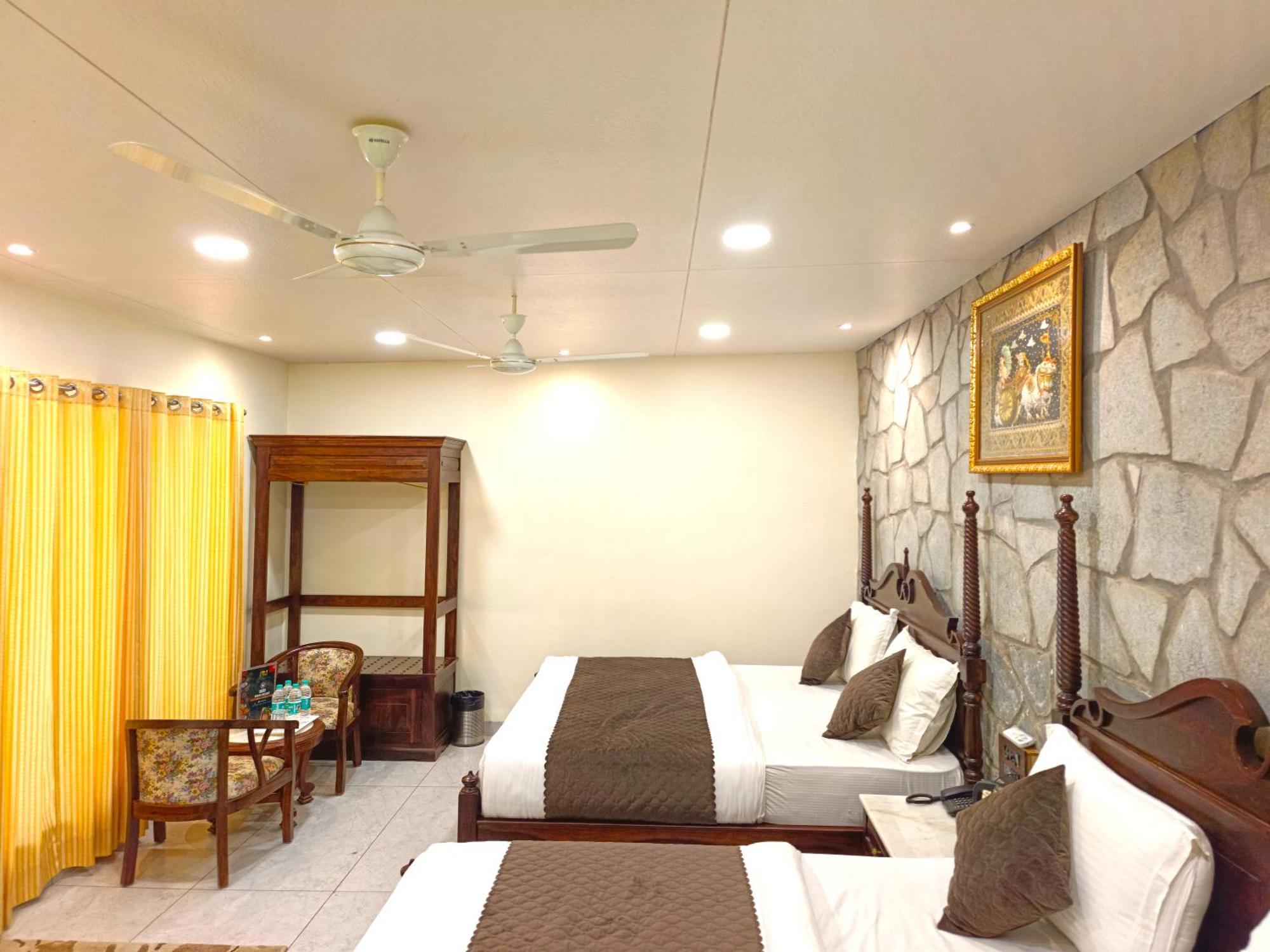 Hari Niwas - A Boutique Garden Resort Ábú-hegy Kültér fotó