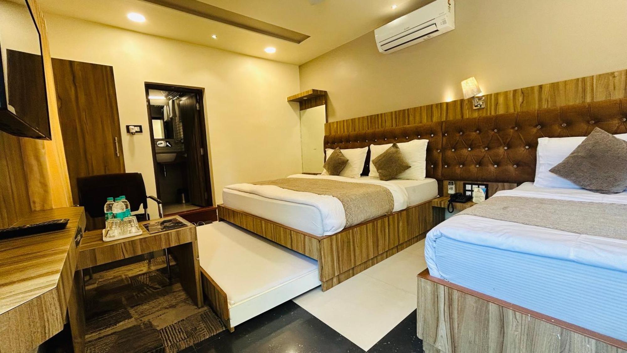 Hari Niwas - A Boutique Garden Resort Ábú-hegy Kültér fotó