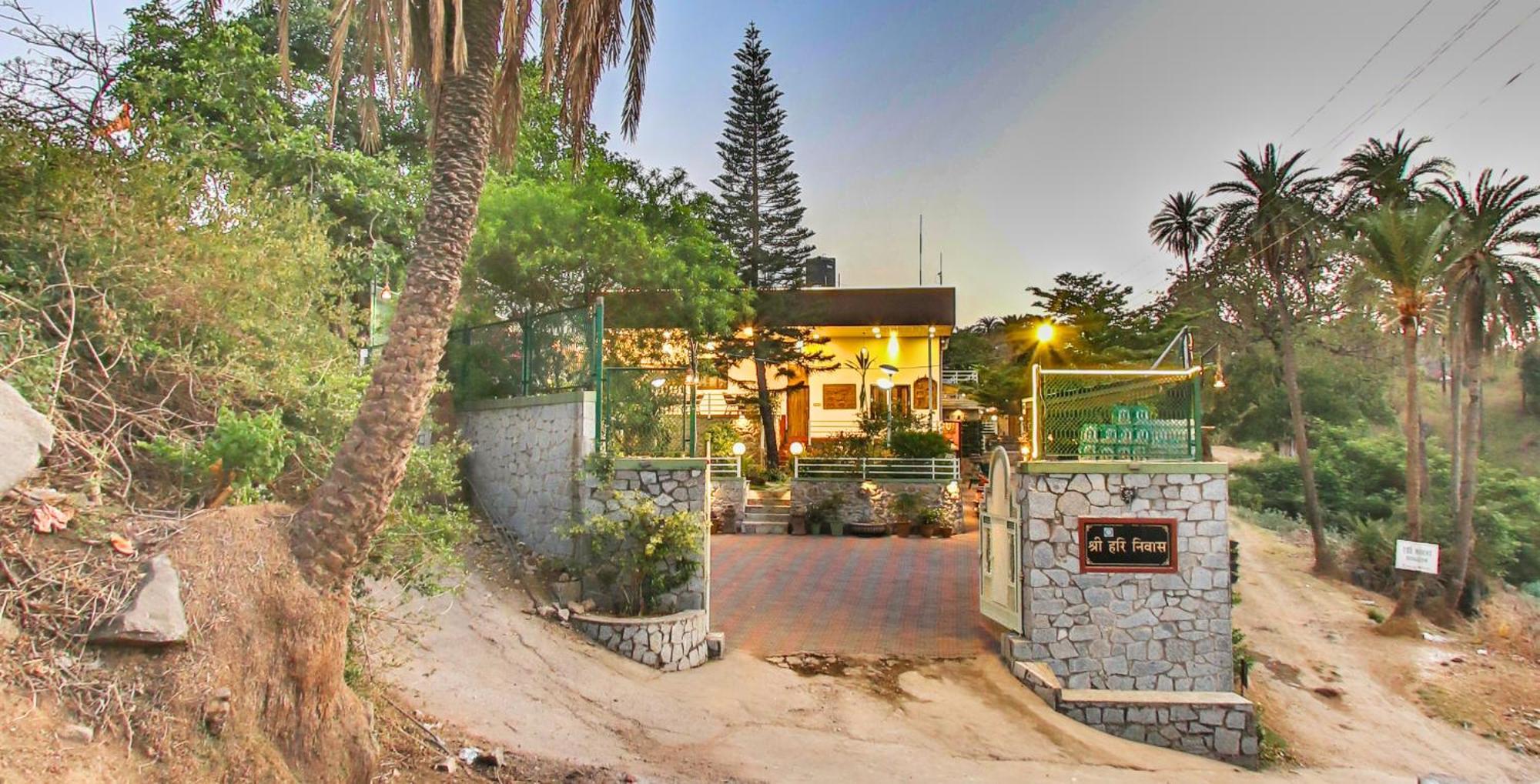 Hari Niwas - A Boutique Garden Resort Ábú-hegy Kültér fotó