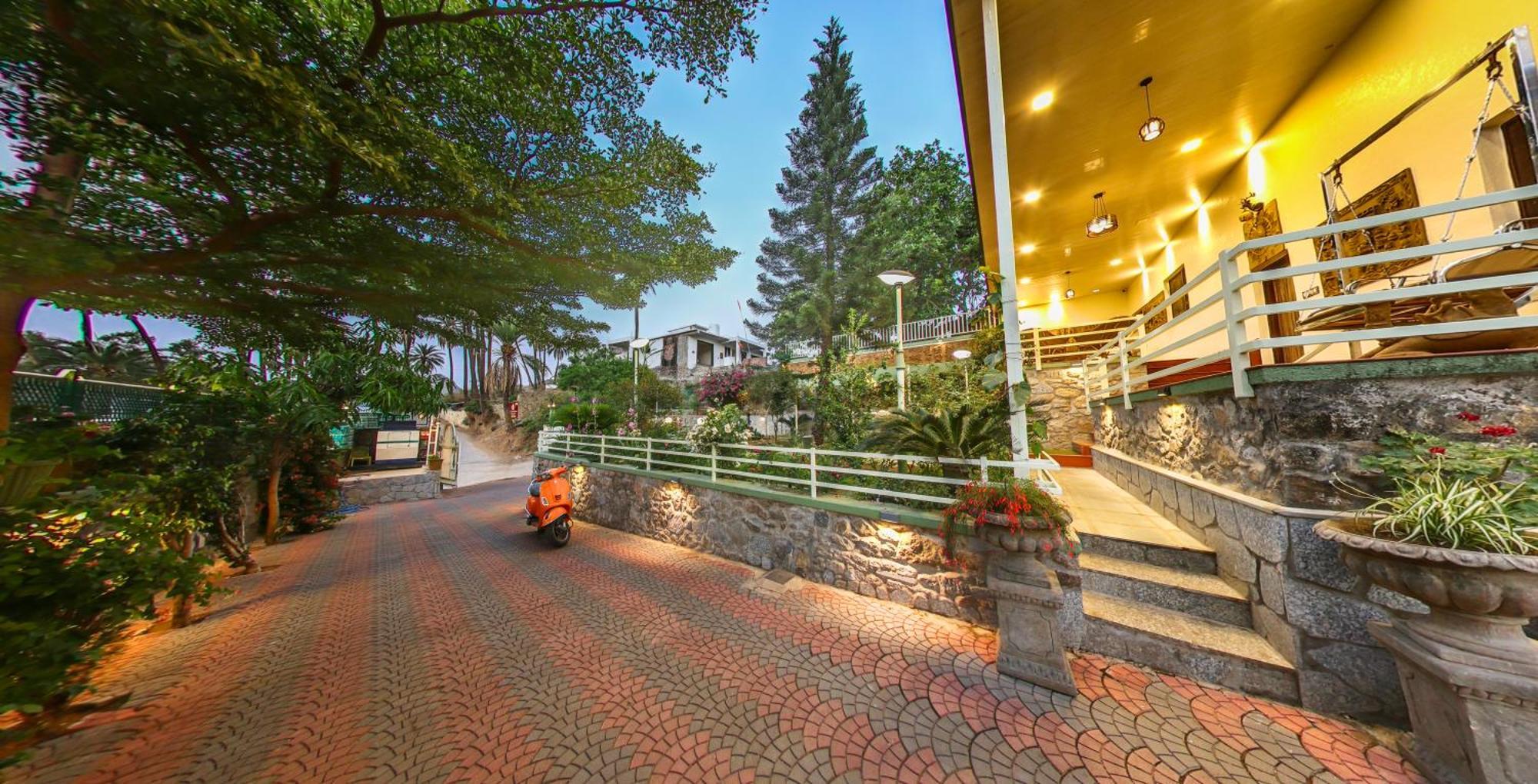Hari Niwas - A Boutique Garden Resort Ábú-hegy Kültér fotó