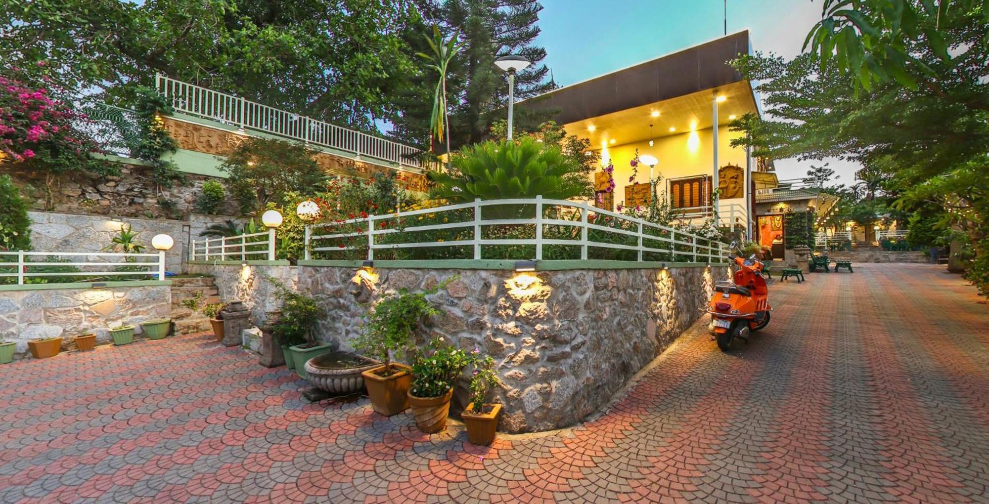 Hari Niwas - A Boutique Garden Resort Ábú-hegy Kültér fotó