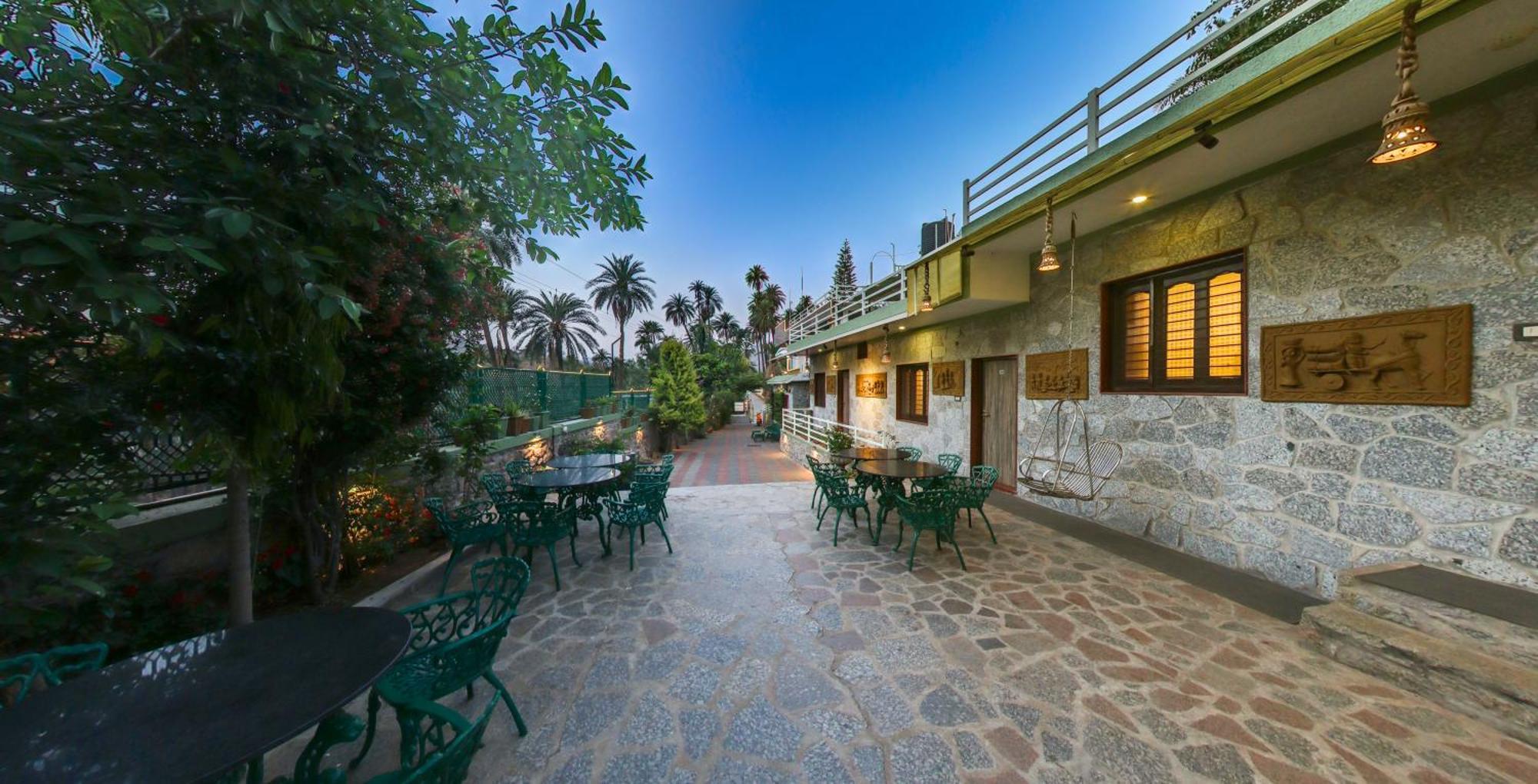 Hari Niwas - A Boutique Garden Resort Ábú-hegy Kültér fotó