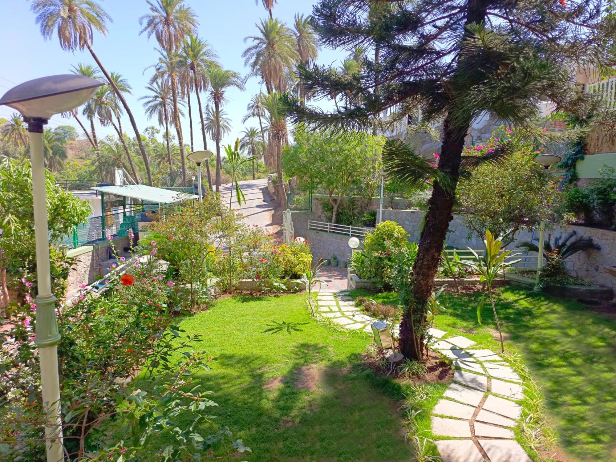 Hari Niwas - A Boutique Garden Resort Ábú-hegy Kültér fotó