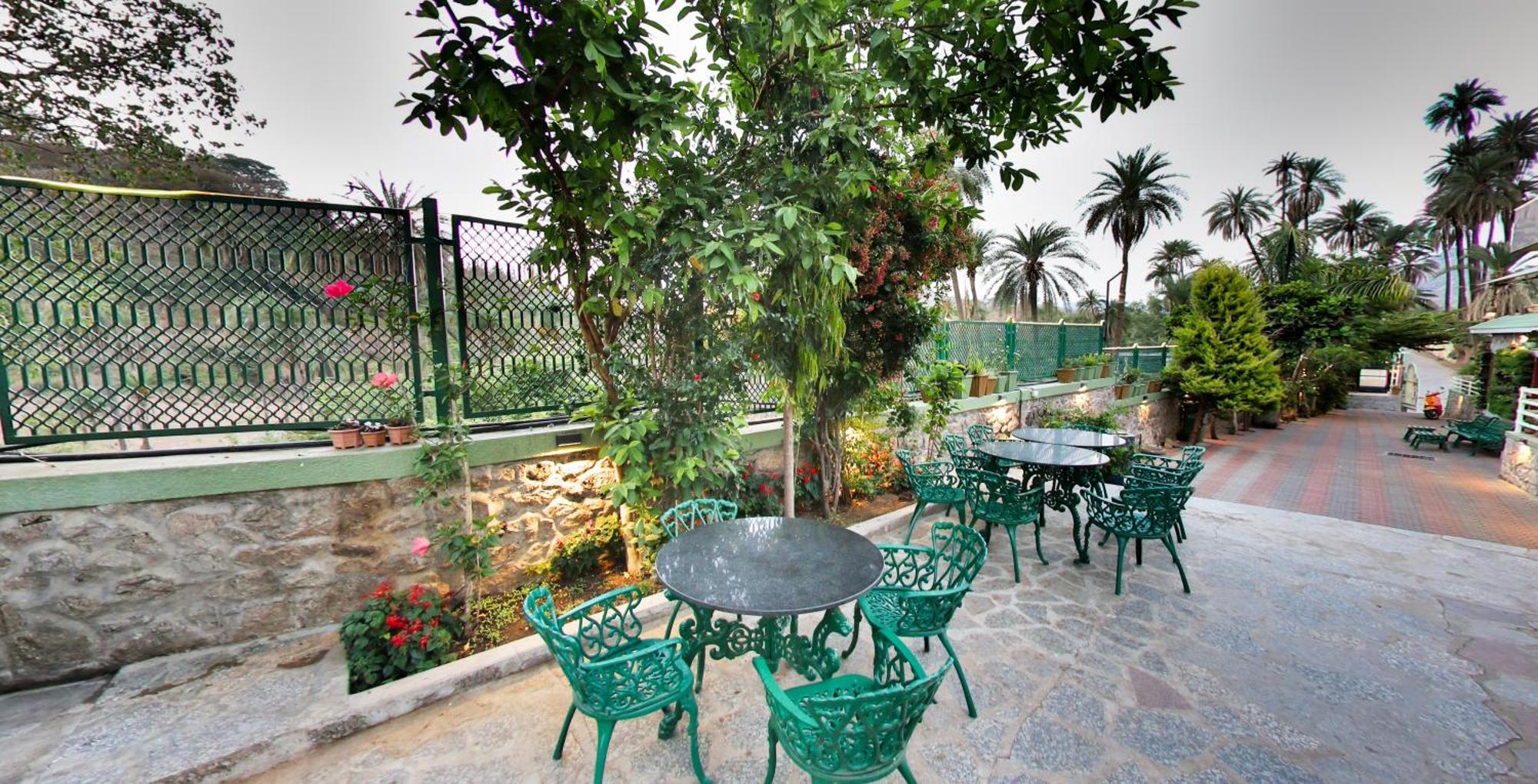 Hari Niwas - A Boutique Garden Resort Ábú-hegy Kültér fotó