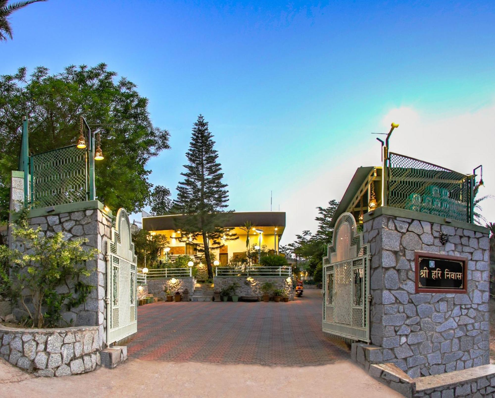 Hari Niwas - A Boutique Garden Resort Ábú-hegy Kültér fotó